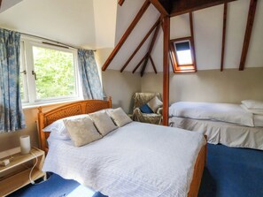 7 bedrooms, individually decorated, individually furnished, free WiFi - Gaer Hall (Welshpool)