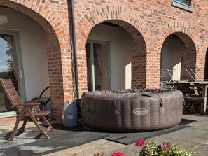 Outdoor dining - Gaer Hall (Welshpool)