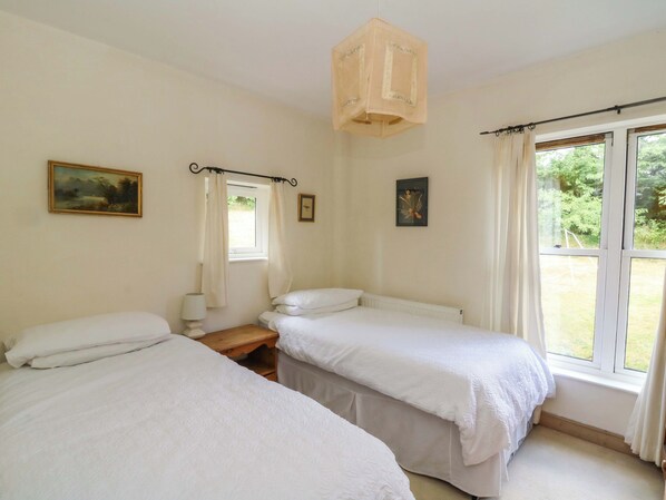 7 bedrooms, individually decorated, individually furnished, free WiFi - Gaer Hall (Welshpool)