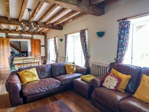 Living area - Gaer Hall (Welshpool)