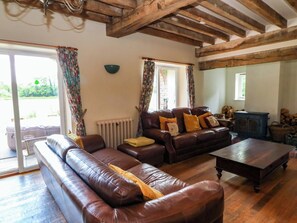 Living area - Gaer Hall (Welshpool)