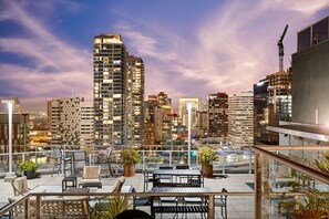 Outdoor dining - Downtown Luxury Penthouse (San Diego)