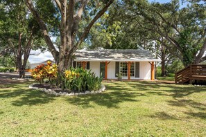 Exterior - Private 6-Acre Ranch : 2 Homes + Game House + Barn (Bradenton)