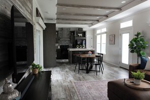 Interior - Private 6-Acre Ranch : 2 Homes + Game House + Barn (Bradenton)