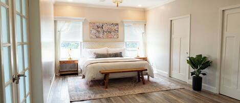 7 chambres, fer et planche à repasser, Wi-Fi, draps fournis