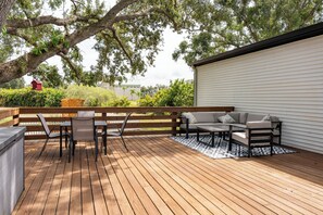 Outdoor dining - Private 6-Acre Ranch : 2 Homes + Game House + Barn (Bradenton)