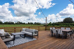 تناول الطعام بالخارج