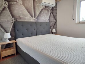 6 bedrooms, WiFi, bed sheets
