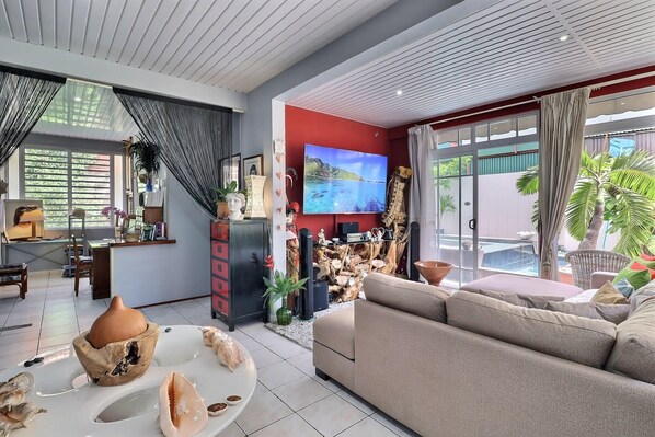 Living area - Nāhina room - City Center - Swimming Pool (Papeete)