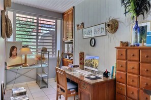 Interior - Nāhina room - City Center - Swimming Pool (Papeete)