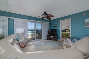 2 bedrooms, iron/ironing board, WiFi, bed sheets - Delightful 2-bedroom condo with oceanfront view in Ormond Beach (Ormond Beach)