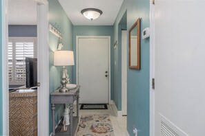 Interior - Delightful 2-bedroom condo with oceanfront view in Ormond Beach (Ormond Beach)