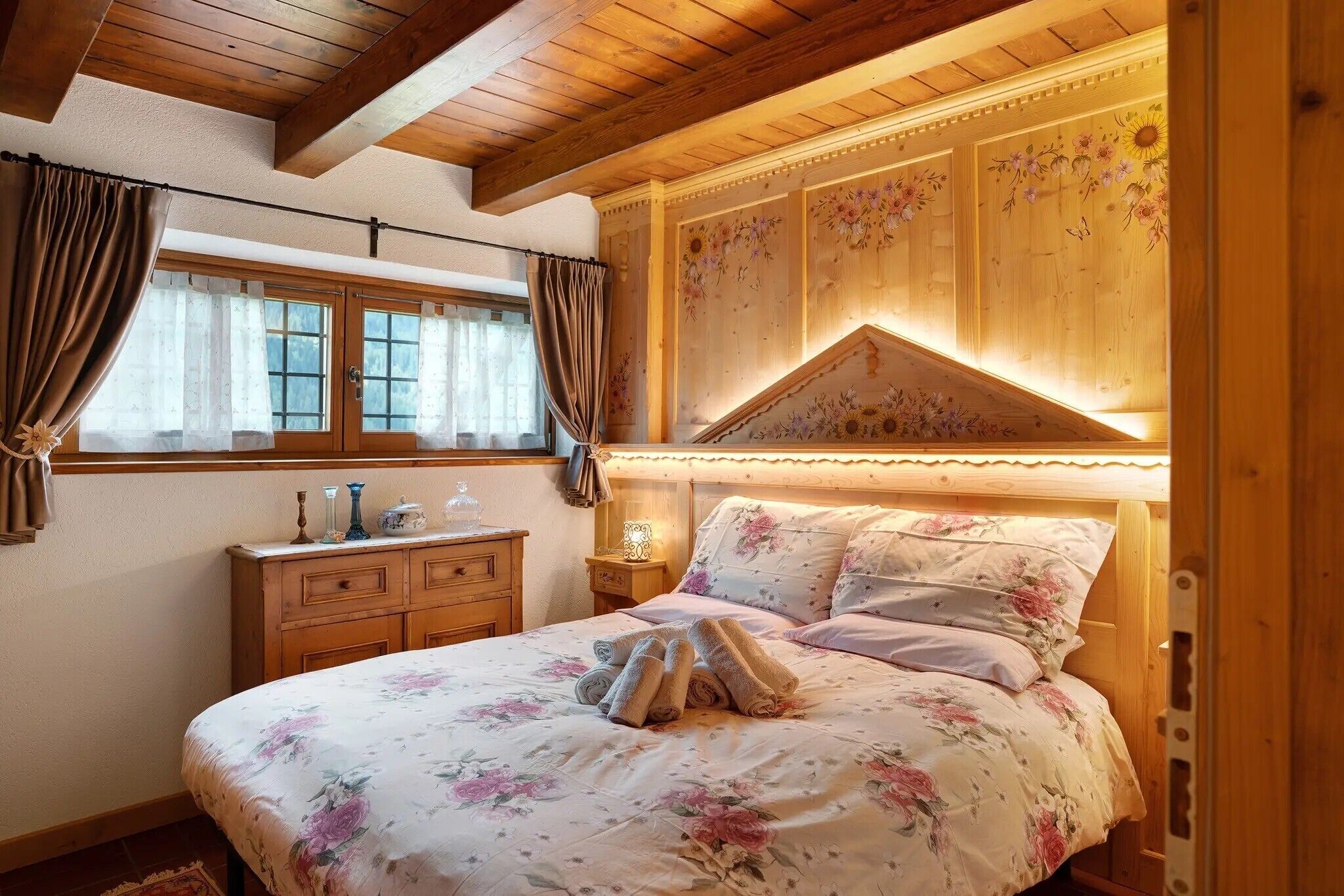 1 slaapkamer, een strijkplank/strijkijzer, wifi, beddengoed