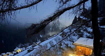 Chalet Berghof Laret Ranuncolo with Whirlpool and Wi-Fi