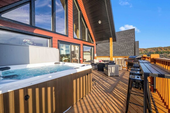 Outdoor spa tub - 3BR•Hot Tub•Grill•Firepit•Games•Lakeview (Indian Point)