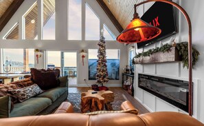 TV, fireplace, foosball, stereo - 3BR•Hot Tub•Grill•Firepit•Games•Lakeview (Indian Point)