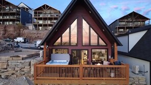 Exterior - 3BR•Hot Tub•Grill•Firepit•Games•Lakeview (Indian Point)