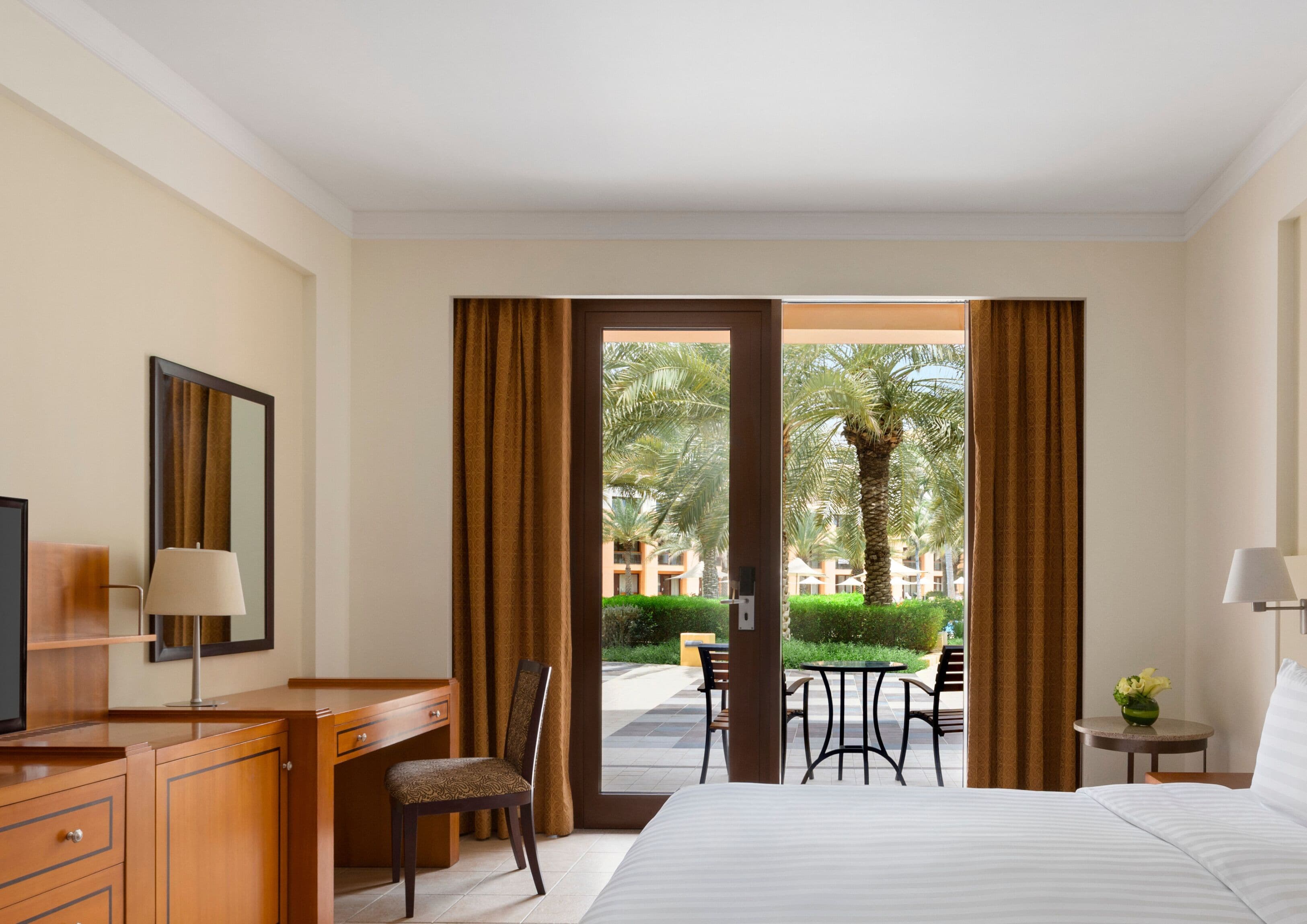 Ropa de cama de alta calidad y minibar 