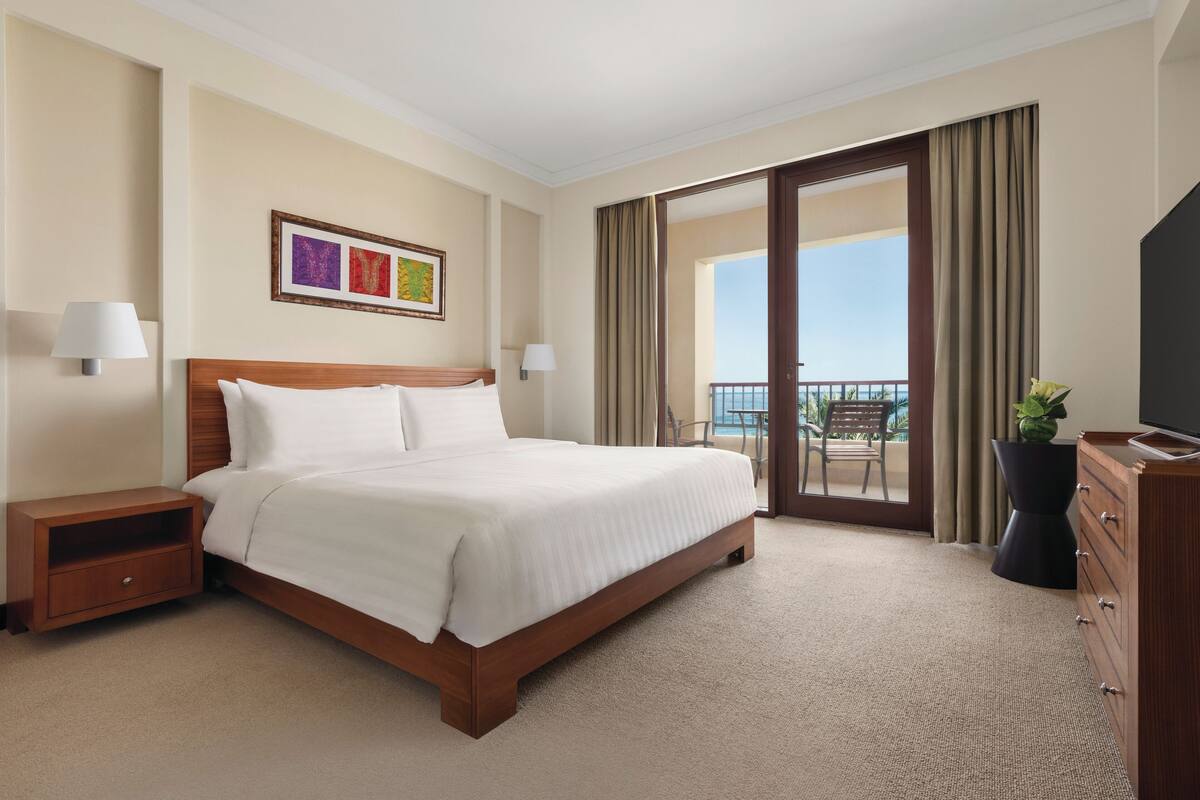 Suite, 1 Bedroom | Premium bedding, minibar, in-room safe, iron/ironing board