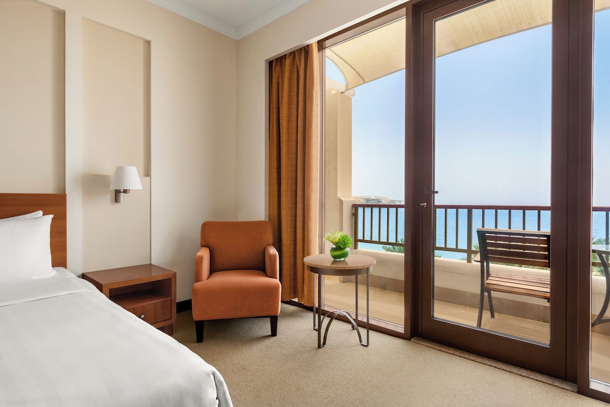Premium bedding, minibar, in-room safe, iron/ironing board