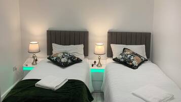 Iron/ironing board, free WiFi, bed sheets