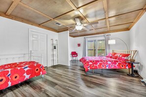 3 bedrooms, iron/ironing board, WiFi, bed sheets - Spacious 3BR/3BA Retreat with Swim Spa Near Guadalupe River in New Braunfels (New Braunfels)