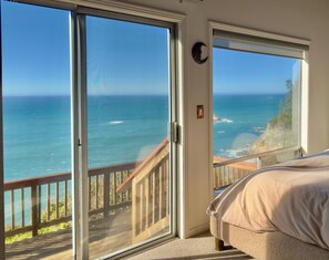 3 bedrooms, iron/ironing board, WiFi, bed sheets - Moon Star Main | Hot Tub, Ocean Front | Gualala (Gualala)