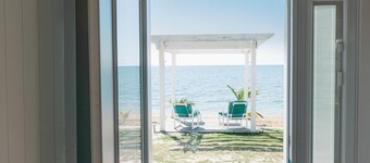 Coral Condominium - Studio Cabana overlooking the ocean in peaceful Nassau