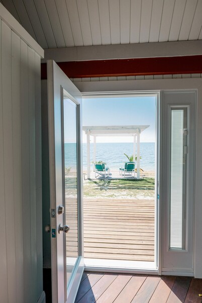 Coral Condominium - Studio Cabana overlooking the ocean in peaceful Nassau