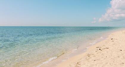 Coral Condominium - Studio Cabana overlooking the ocean in peaceful Nassau