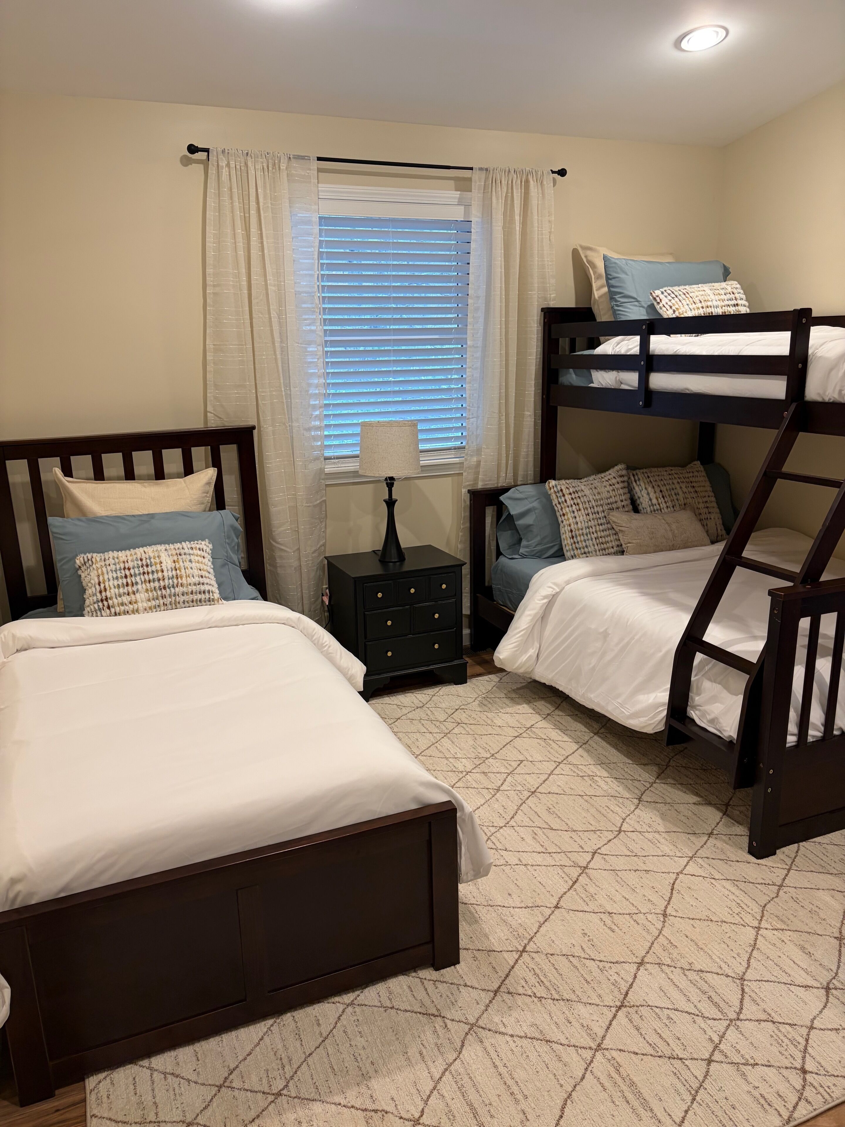 2 多间卧室、熨斗/熨衣板、免费 WiFi、床单