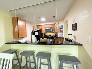 Microwave, oven, stovetop, dishwasher - VB Boardwalk Getaway - 2b2ba - Long or short term! (Virginia Beach)