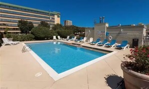 Pool - VB Boardwalk Getaway - 2b2ba - Long or short term! (Virginia Beach)
