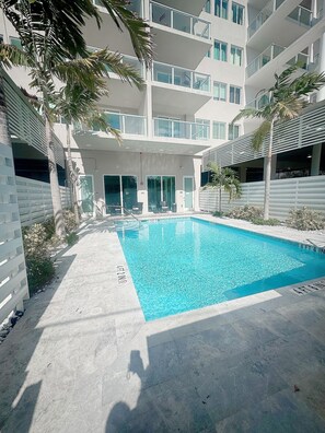 Pool - Charming 2-bedroom apartment with AC in gorgeous Hollywood (Hollywood)