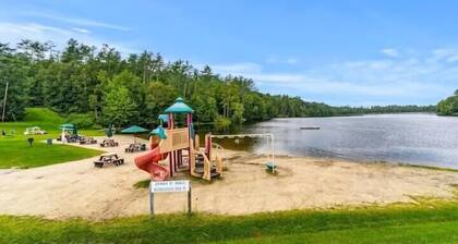 Large White Mountains Retreat • Hot Tub • Theater • Fast Wi-Fi