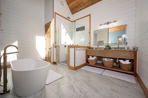 Hair dryer, towels, toilet paper - Cozy Mountain Hideaway - Hot Tub - Stargazing (Broken Bow)