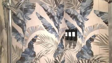 Doccia, asciugacapelli, bidet, asciugamani