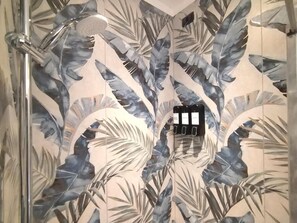 Doccia, asciugacapelli, bidet, asciugamani