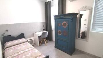 Bügeleisen/Bügelbrett, Internetzugang, Bettwäsche