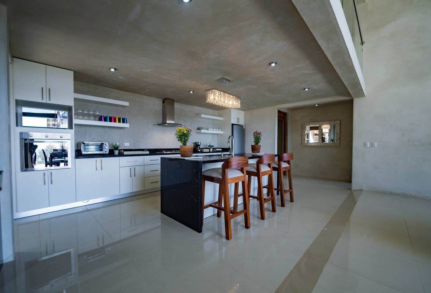 Kylskåp, mikrovågsugn, ugn och spishäll