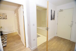 Interior - Apartment - Sleeps 5 & Pets Allowerd (London)