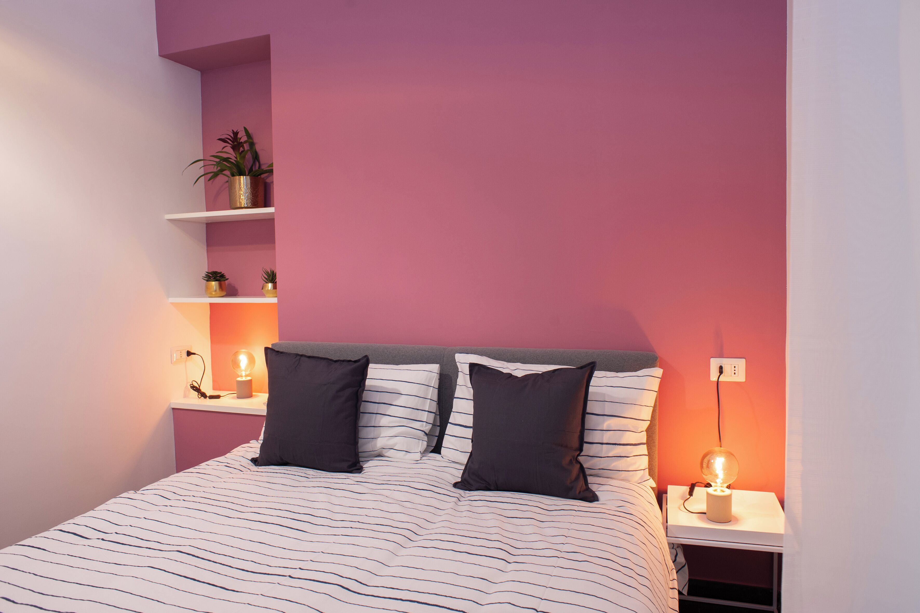 Kahden hengen classic-huone, parveke, kaupunkinäköala | Äänieristys, silitysrauta/-lauta, ilmainen Wi-Fi