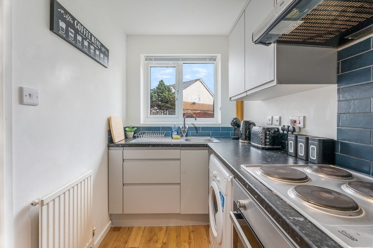 Fridge, oven, stovetop, toaster