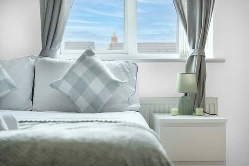 Sankey Haven | Sleeps 6 | Free Allocated Parking