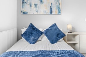 Iron/ironing board, Internet, bed sheets