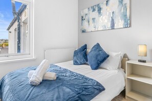 Iron/ironing board, Internet, bed sheets