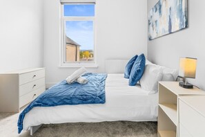 Iron/ironing board, Internet, bed sheets