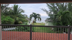 Property grounds - Coral Condominium - Tranquil 2-bedroom overlooking the ocean in vibrant Nassau (Nassau)