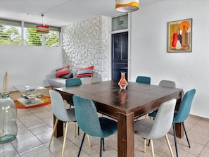 Comfort House, Garden View | Living area