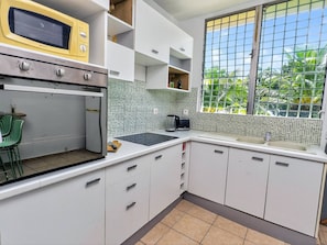 Toaster, cleaning supplies